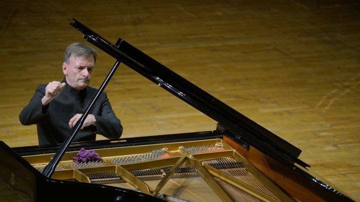 a40bd2e4-26ee-11e6-b3b6-bdf44ca17c9d_1280x720