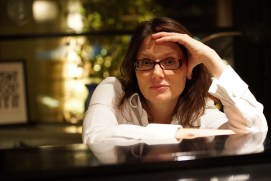 rhonda2bheadshot2bpiano