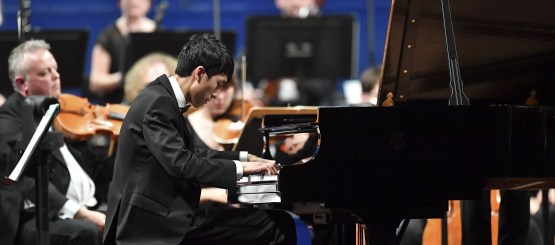 Eric-Lu-winner-of-the-Leeds-International-Piano-Competition-2018-performs-at-the-Finals-at-Leeds-Town-Hall-c-Simon-Wilkinson-Photography-e1537184338402